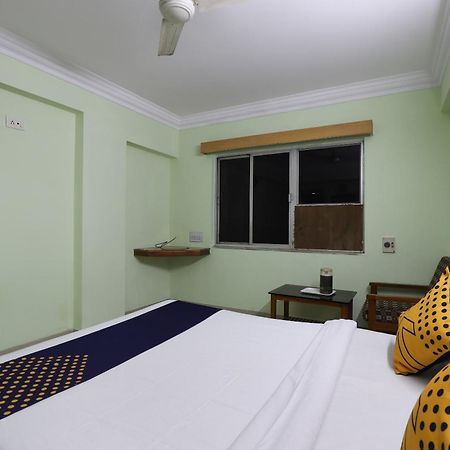 Spot On Hotel Hilltop Vadodara Kültér fotó