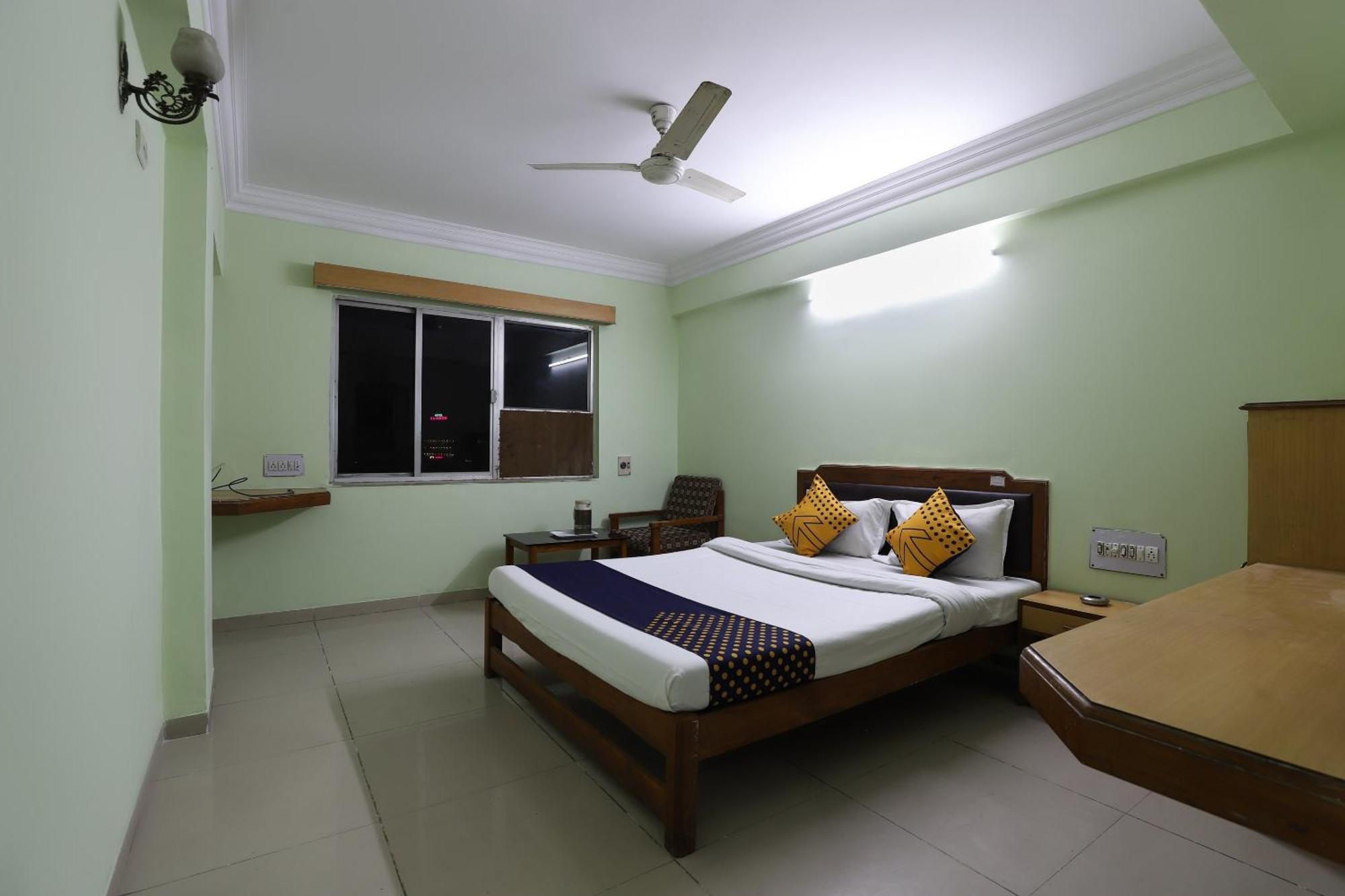 Spot On Hotel Hilltop Vadodara Kültér fotó