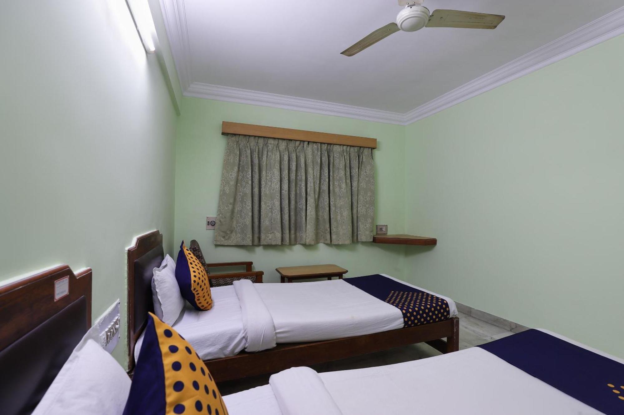 Spot On Hotel Hilltop Vadodara Kültér fotó