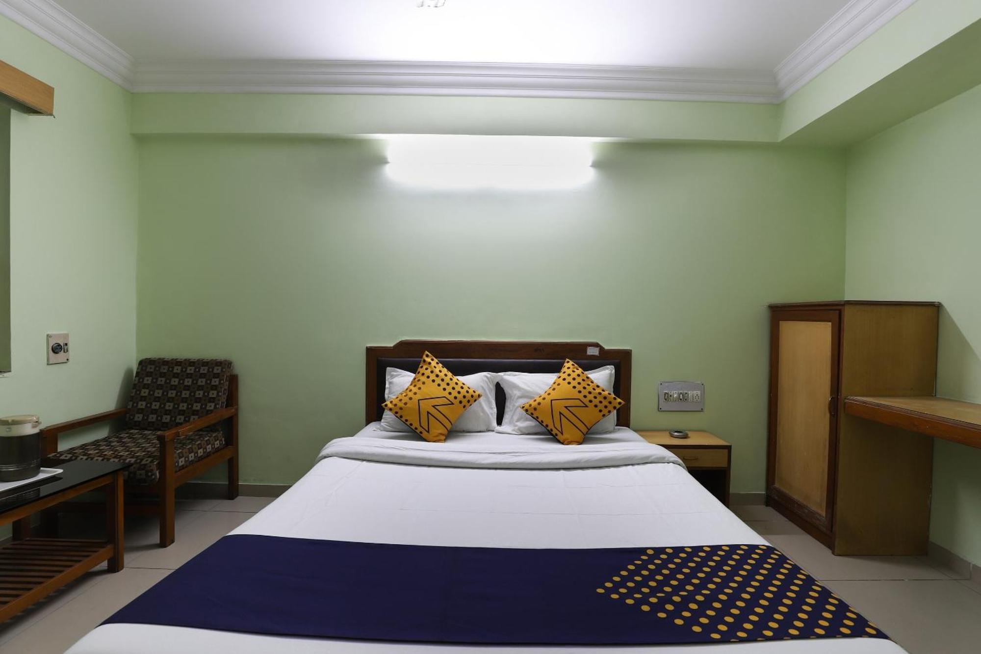 Spot On Hotel Hilltop Vadodara Kültér fotó