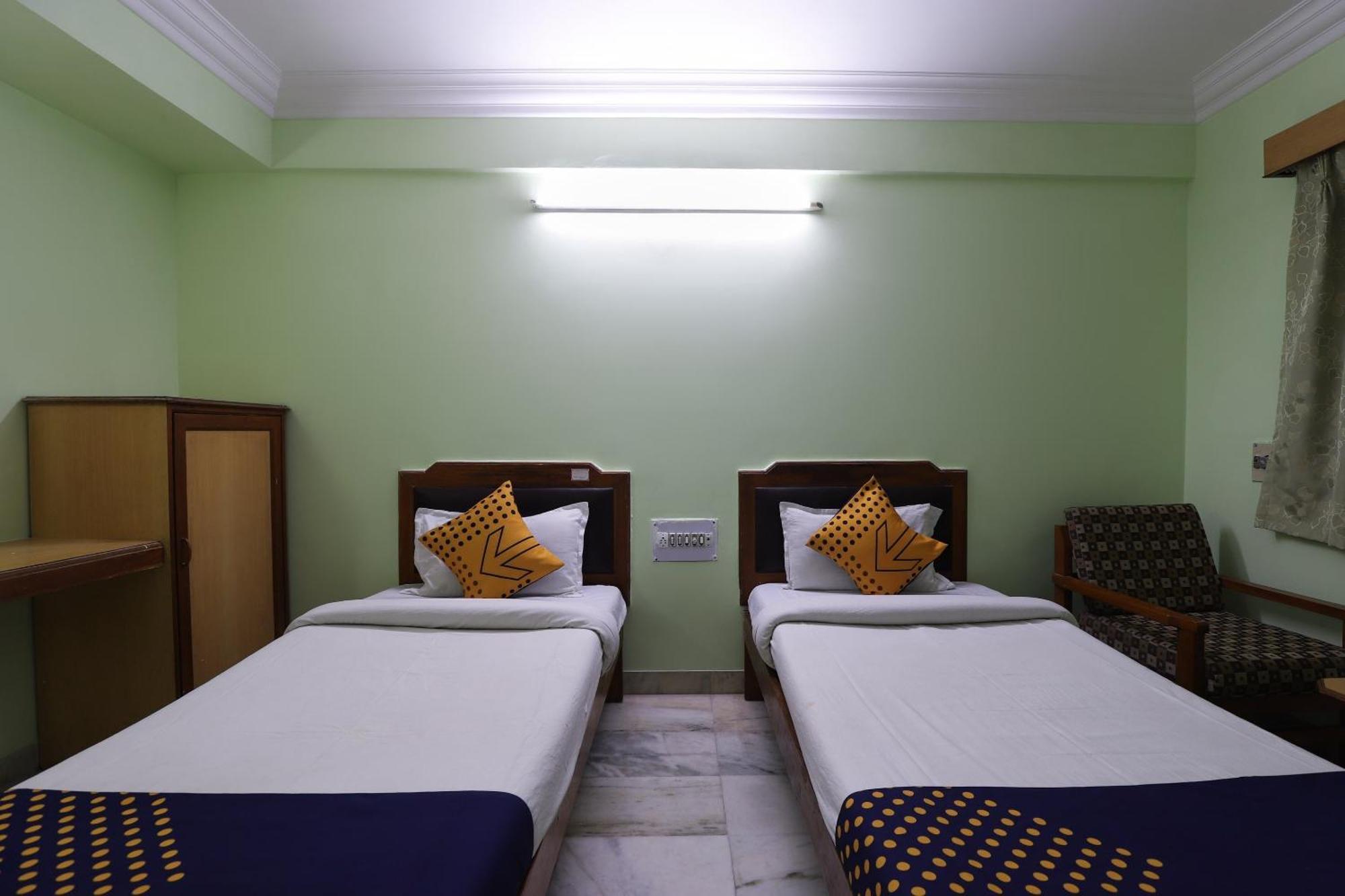 Spot On Hotel Hilltop Vadodara Kültér fotó