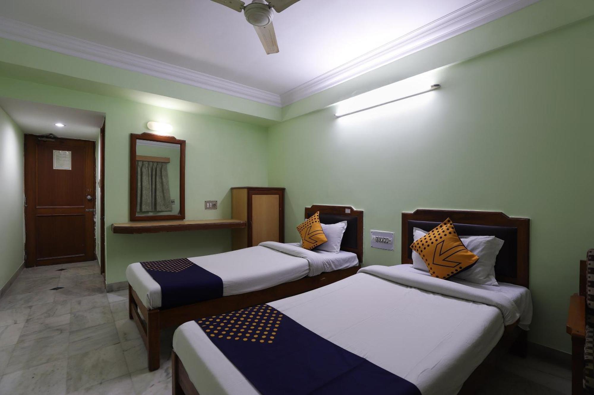 Spot On Hotel Hilltop Vadodara Kültér fotó