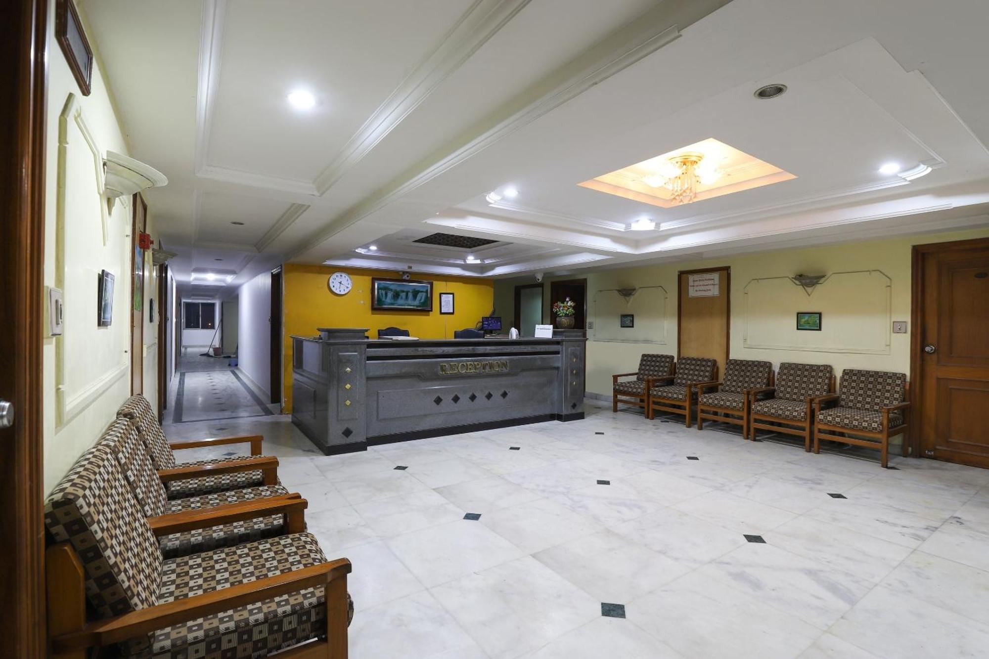 Spot On Hotel Hilltop Vadodara Kültér fotó