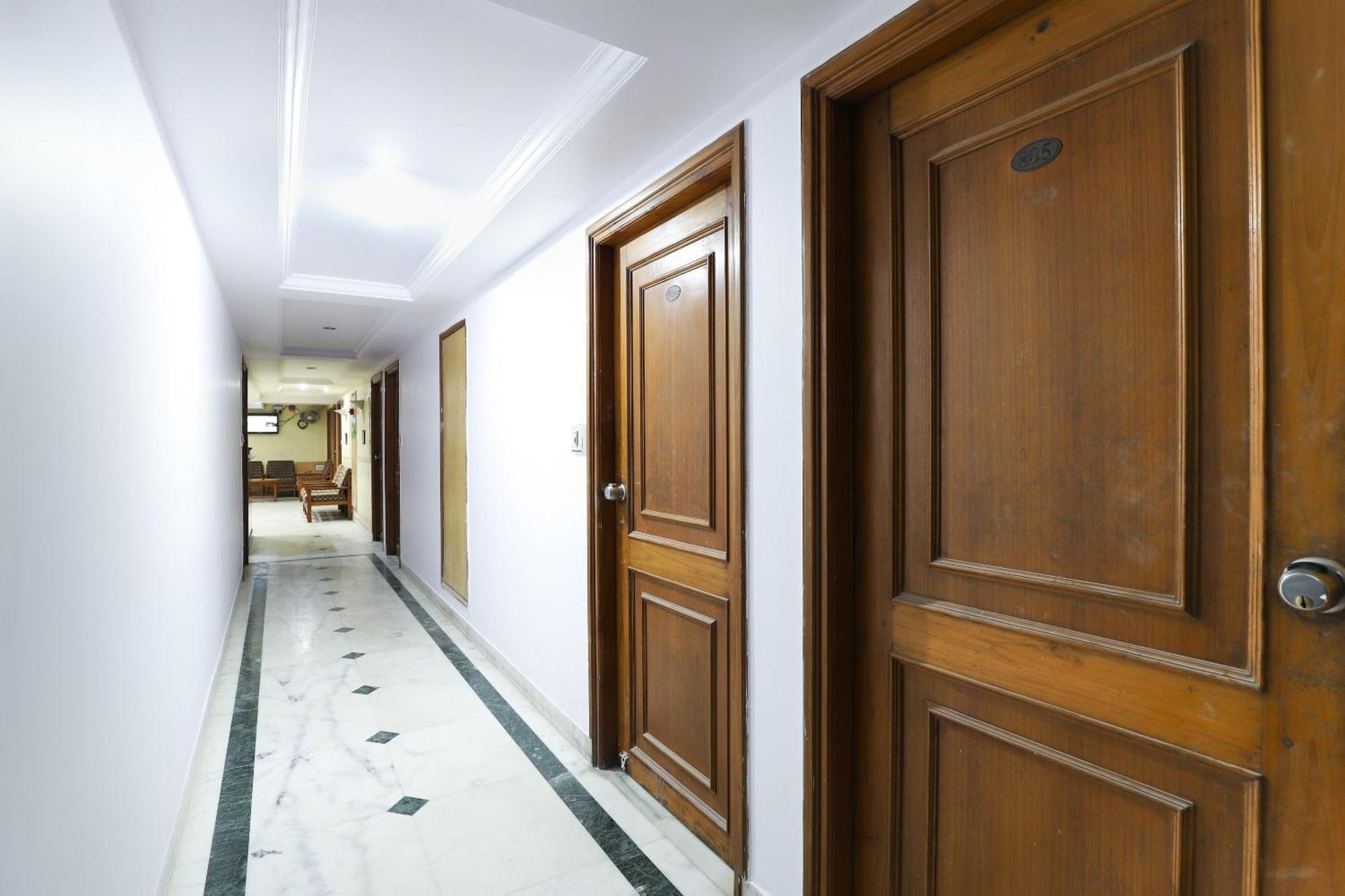 Spot On Hotel Hilltop Vadodara Kültér fotó