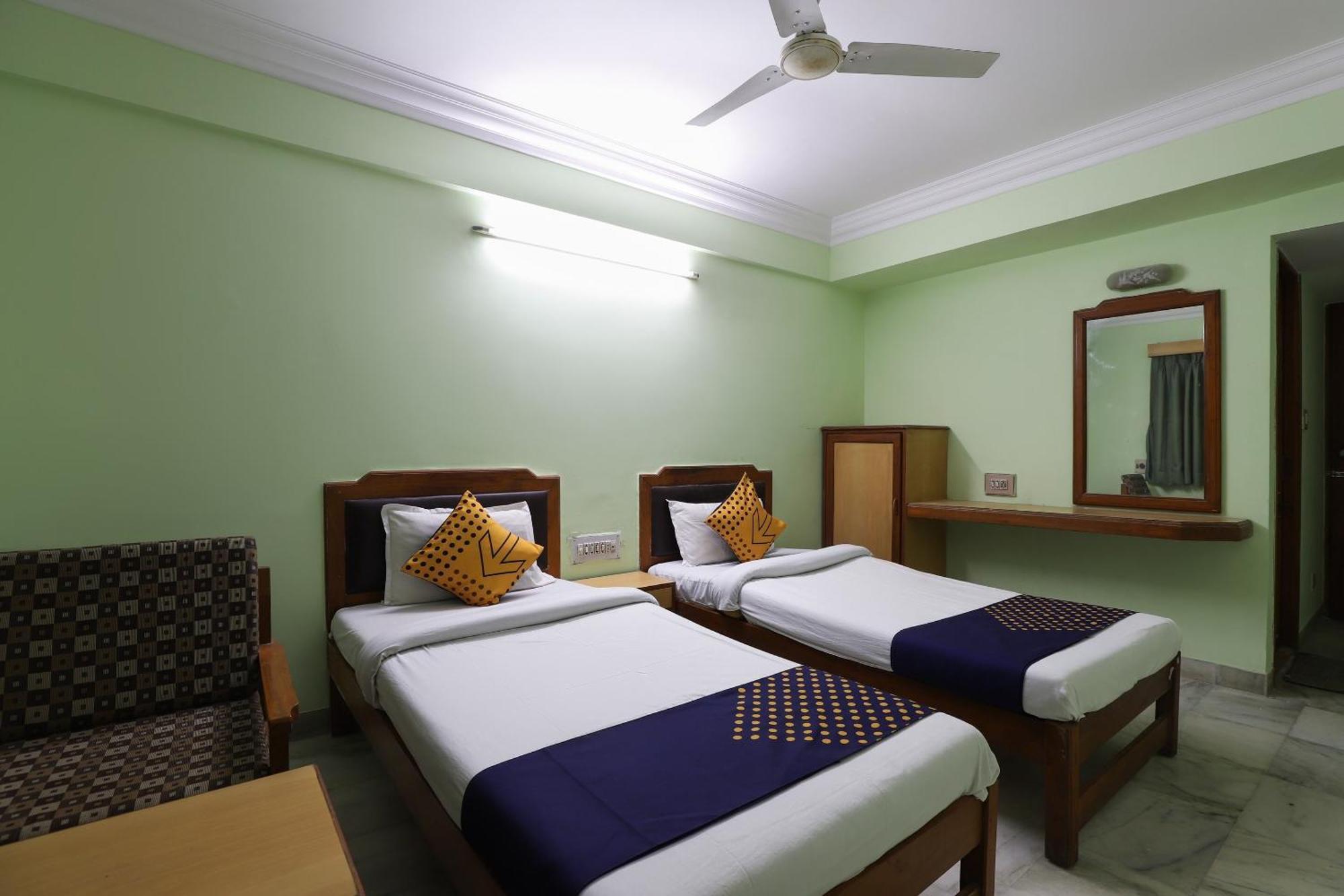Spot On Hotel Hilltop Vadodara Kültér fotó
