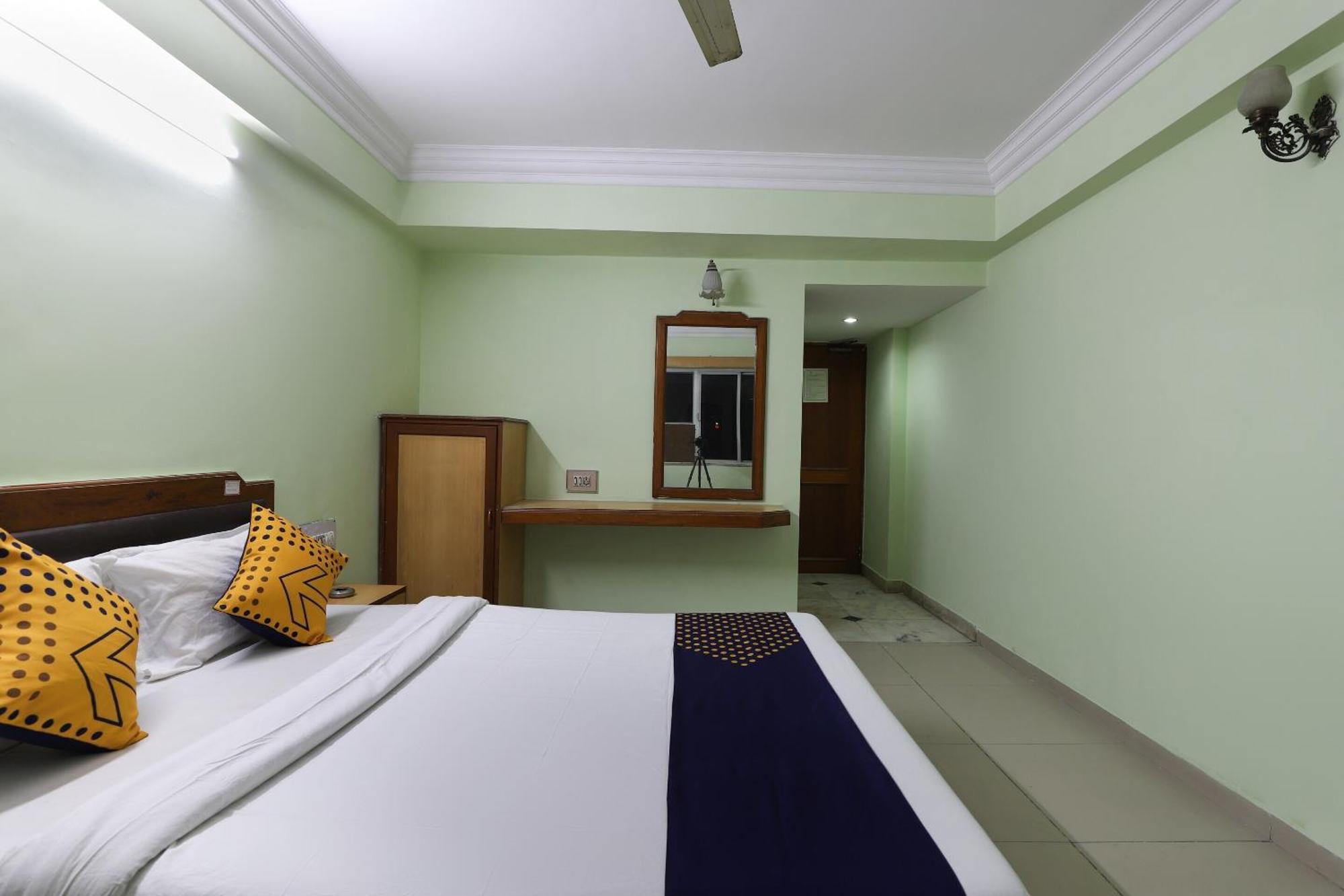 Spot On Hotel Hilltop Vadodara Kültér fotó