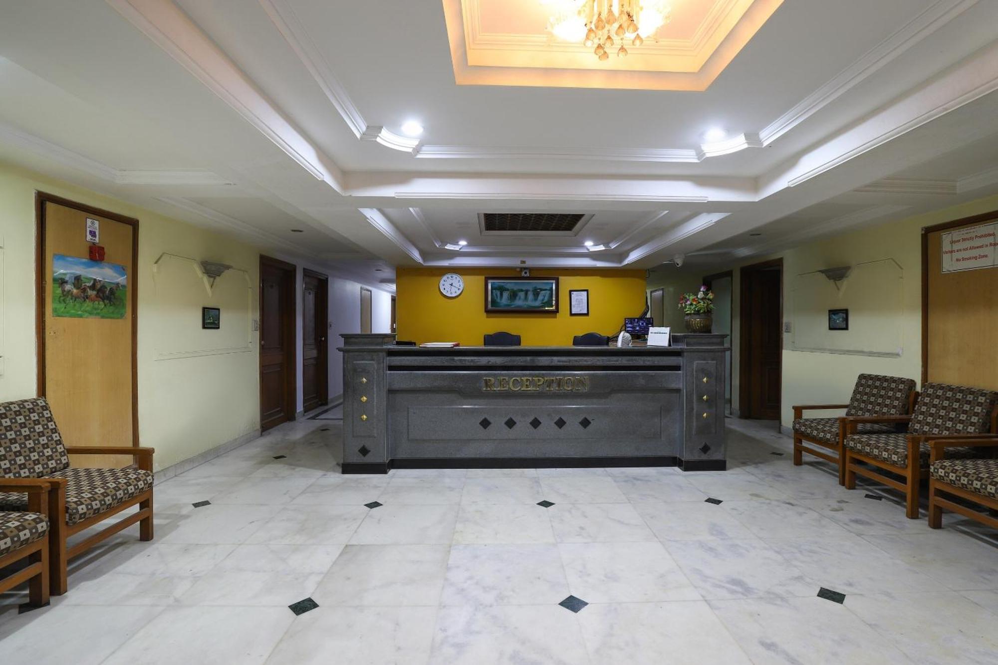 Spot On Hotel Hilltop Vadodara Kültér fotó