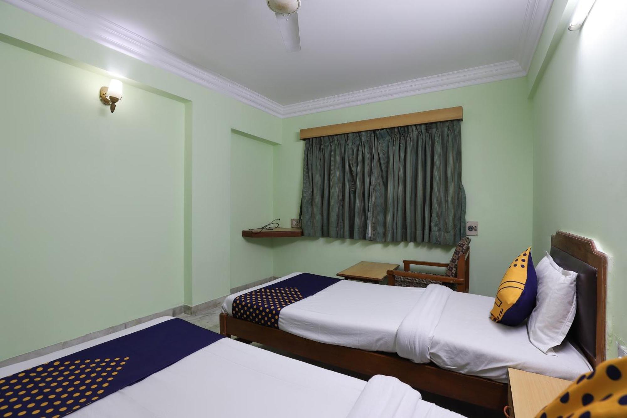 Spot On Hotel Hilltop Vadodara Kültér fotó
