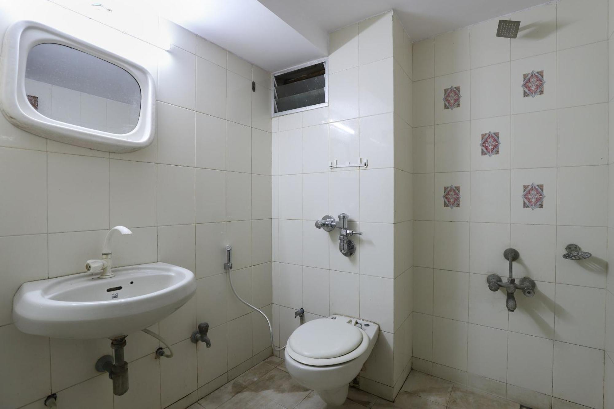 Spot On Hotel Hilltop Vadodara Kültér fotó