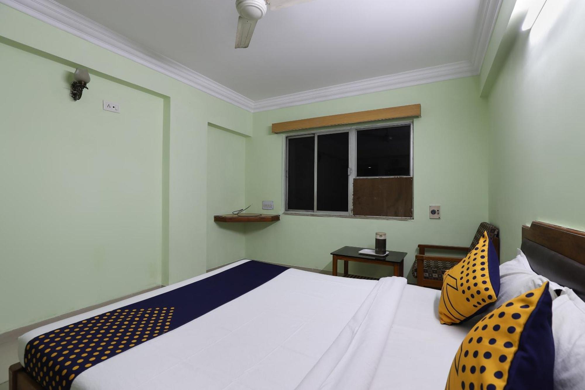 Spot On Hotel Hilltop Vadodara Kültér fotó