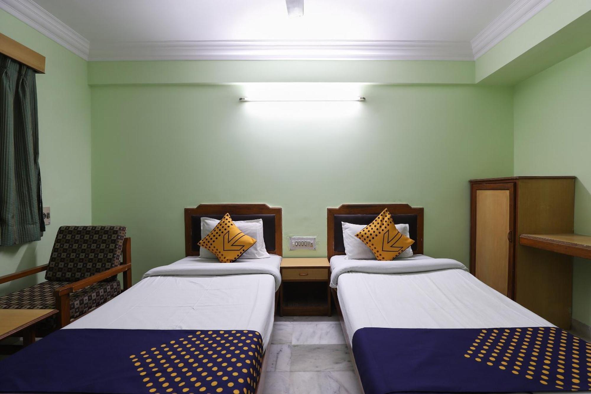 Spot On Hotel Hilltop Vadodara Kültér fotó
